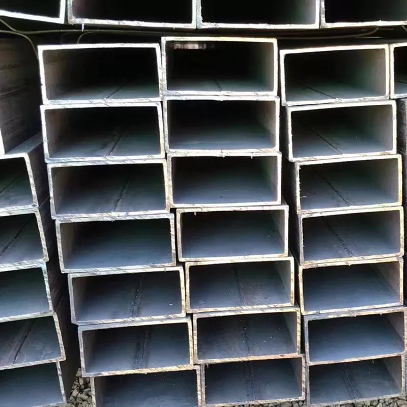 Чорна тонкостінна прямокутна труба